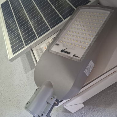 Lámpara para exteriores con panel solar - 3/4