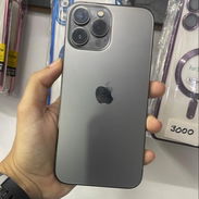 Vendo iPhone 13 pro max también cambiamos por menor y vuelto - Img 55748080