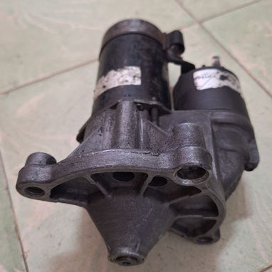 Motor de arranque Peugeot 405 de gasolina marca Valeo, de uso - 3/4