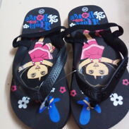 Se vende un par de sandalias, de goma, nuevas para niña Havaianas - Img 45431813