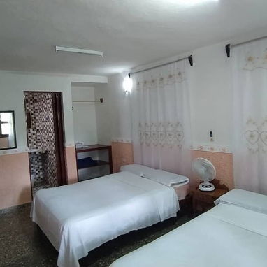 OPORTUNIDAD ÚNICA Venta de Hostal Los Rodriguez - Img 125358364