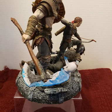 Estatua de Kratos y Atreus (God of War Mason Stone Collector Edition) - 2/3