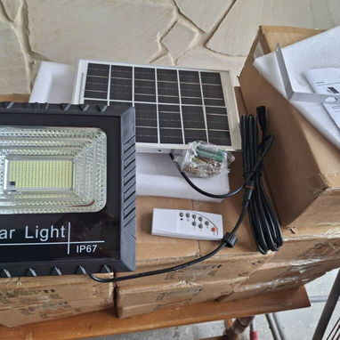 Lámpara solar 200W + Panel Solar 25W. Batería: LiFePO4 de 3,2 V/5 Ah. IP67 - Img 114696217