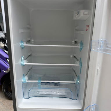 Refrigerador Royal d 8 pie no es congelación seca y tiene el congelador abajo  440 usd con transporte incluido 📈 2 mese - 4/5