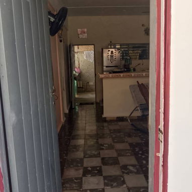 *$22.000usd ó EUROS. Posible ajuste  con dinero en mano. En venta casa  puerta de calle en  Santiago de Las Vegas. Boyer - 10/10