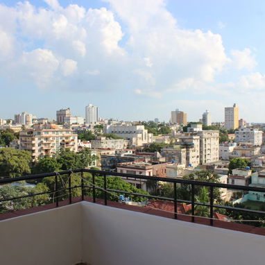 VENTA DE APTO DE 2 HABITACIONES Y 1/2. PISO 10 CON VISTAS UNICAS. LINEA Y L - Img 109885100