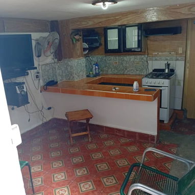 🏡 SE VENDE APARTAMENTO, construcción capitalista, en zona céntrica y comercial de MIRAMAR, PLAYA. - Img 120895968