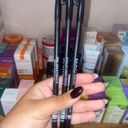 Lápices negros de la marca MAC para delineador los ojos de ALOE VERA y VITAMINA E - Img 55809141
