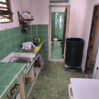 🏡 *142_ Venta de Casa en Luyanó solo la de abajo xq es una biplanta ok*  🗺*Pto.D.Ref :* A cuadras de la esquina de Toy - 6/8