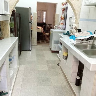 En venta casa de dos plantas, independiente en Miramar cercana a 7ma y 18. - Img 112963745