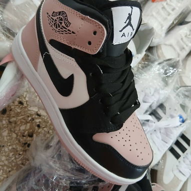 52849429 Tenis de niño ....30 usd o equiv Playa - Img 123196907