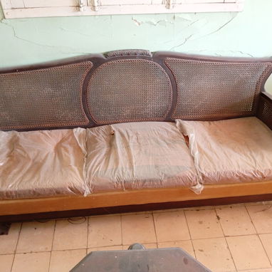 EN VENTA JUEGO DE SALA ANTIGUO. MUY BUEN ESTADO. CONTACTE AL WSAPP CON UNA OFERTA DE PRECIO !!! - Img 122846103