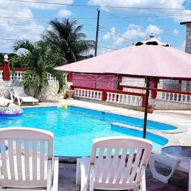 CASA  CON PISCINA  , EN LA PLAYA DE GUANABO EN RENTA,  5 HABITACIONES +53 52463651 ,planta eléctrica,  I y C - Img 108674676