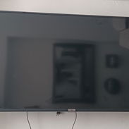 TV marca TCL con sistema Roku de 50" - Img 55891439