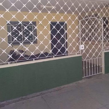 C confeccionan rejas para su vivienda. Empresa u otra entidad. Llamar al 53990900. Ernesto . O escribir por WhatsApp o m - 4/6