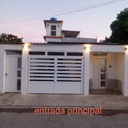 Casa Independiente de Lujosa Construcción Moderna Italiana de 3 niveles 🏗️ como vivienda para negocio ubicada en Santa - Img 57541931