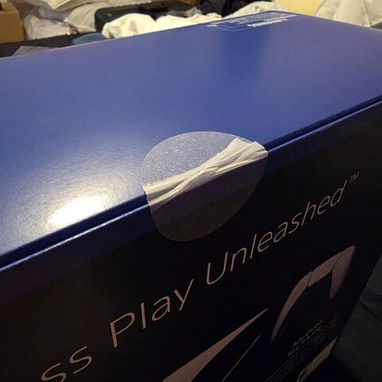 Sí, señor. Esa cuesta 500 USD e incluye los 2 controles DualSense, la base de carga y 1 mes de garantía. 🎮✅ 550 USD - 2/10