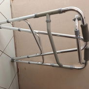 Vendo Andador nuevo con sus gomitas de respuestos - Img 56993158