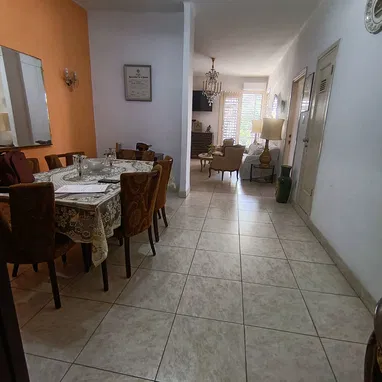 Apto de 3 habitaciones en el vedado con garaje. - Img 121685002