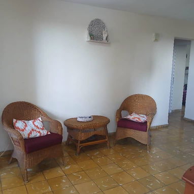 Se vende apto de 2 cuartos en el Vedado totalmente restaurado en excelente zona!!! - Img 118409231