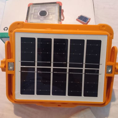 Lámpara Solar con Bocina - 3/3