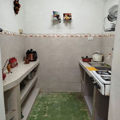 Renta Vedado lineal apto 1 hab bajos - 2/5