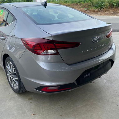 Hyundai Elantra 2020 pintura de fábrica ,en excelentes condiciones es un carro que destacan su eficiencia de combustible - Img 114349195