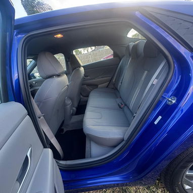Vendo o negocio Yhunday Elantra 2025 cero millas entrado al país - Img 92506019