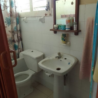 En miramar..entrada por 5ta avenida..se vende casa de dos cuartos - 4/5