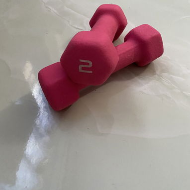 Vendo pesas de 2 libras para mujer. Contactar con Isabela al 58264306. Más información por WhatsApp. - 4/7