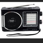 Radio FM-AM, Bluetooth, USB, linterna y panel solar - Img 53444570