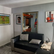 EXCELENTE OFERTA, no pierda la oportunidad TODA UNA GANGA!! Se vende apartamento amueblado y todo de marmol - Img 56908361