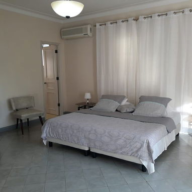 Espectacular propiedad horizontal en zona de embajadas con 5 cuartos y 5 baños!! De lujo actualmente rentada!! En oferta - Img 82255596