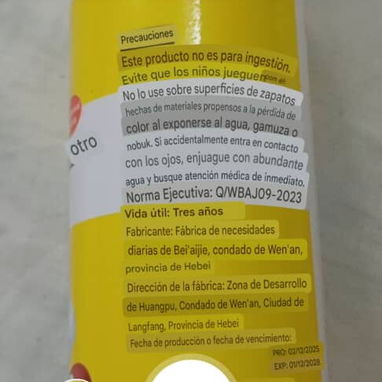 Espuma para limpiar zapatos blancos. - 3/6