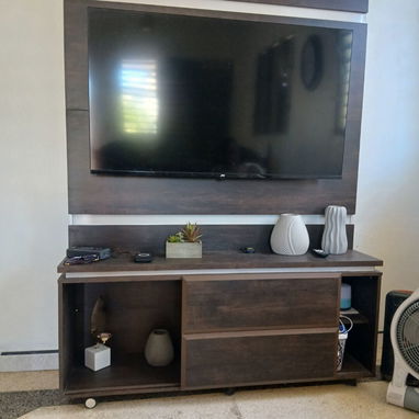 Stand con smartTV, cuadros ,espejo - Img 124044733