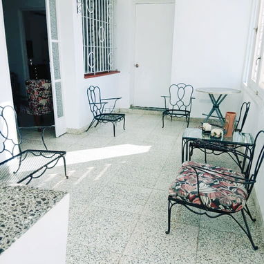 🏠 Apartamento De Renta En Nuevo Vedado.💡 Tiene respaldo energético.🛏️2 habitaciones. 📱 Reserva: +5355149761 - 8/9