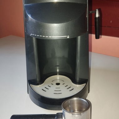 REBAJA Cafetera eléctrica de poco uso en buen estado para café express y capuchino. - Img 122569038