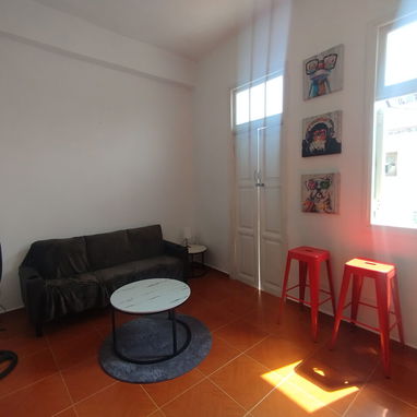 VENDO APARTAMENTO CON TODO. 2 HABITACIONES. CÉNTRICO. BALCON. 3 ER PISO. AZOTEA LIBRE. Céntrico - Img 120959825