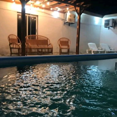 📣📣 RESIDENCIA DE 365 M2 CON PISCINA 3 HABITACIONES + UN APARTAMENTO INDEPENDIENTE. A UNOS METROS DEL MAR  180 mil usd - 8/10