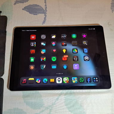 Vendo iPad 9na generación, 64GB, WIFI+LTE (Tiene para linea), + Smart Keyboard, perfecto para estudiar, trabajar, jugar. - 2/4