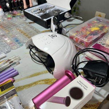 Mesa de uñas con todo para trabajar - Img 126096720