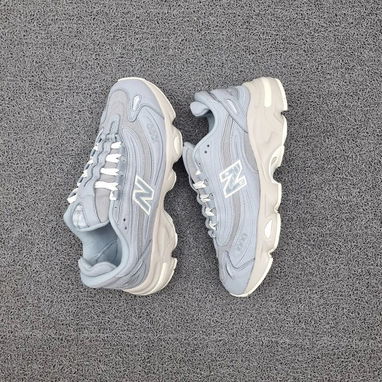 New Balance 1000 #41 43 Precio 70 VEDADO - 3/4