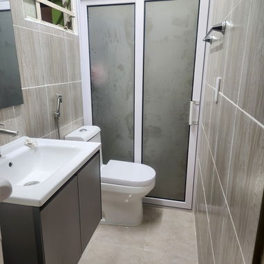 Carpinteria ,Marqueteria de aluminio, y cristal puertas ,ventanas , closet , Bajos de meseta ,paños fijos y más - 3/20