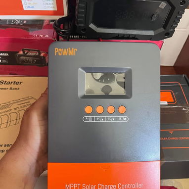 CONTROLADORES POWMR 60 AMP 100 AMP,CARGADOR PARA LIFEPO4 BATERÍAS DE CARROS INVERSORES ONDA PURA 12V 3000W,RADIOS AM FM - Img 121429890