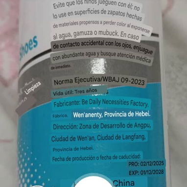 Espuma para limpiar zapatos blancos. - 6/6