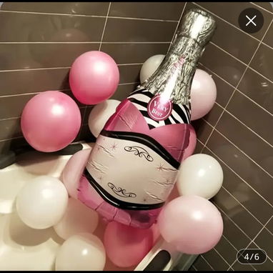 Globos de celebración con copa y botella de vino - Img 112097060