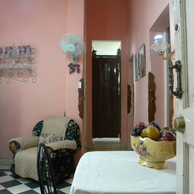🏡SE VENDE APARTAMENTO EN PRIMER PISO, muy amplio, en CENTRO HABANA. TIENE PARQUEO - Img 120934295