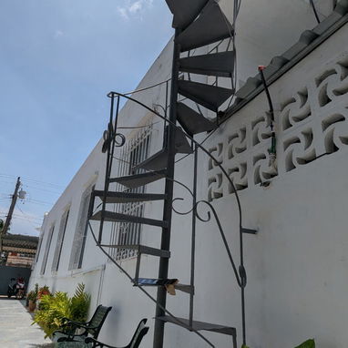 APTO A EXTRANJEROS DE 1 HAB CON BAñO Y COCINA EN MUNICIPIO PLAYA, LA HABANA 31 Y 42. WhatsApp 5 - Img 122088114