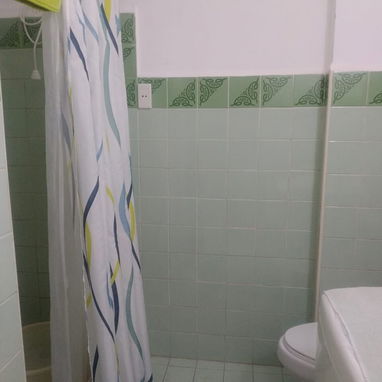 C RENTA APARTAMENTO EN EL CAMILO CIENFUEGOS.FRENTE AL HOSPITAL NAVAL. HABANA DEL ESTE. WHATSAPP 59219492 - 8/10