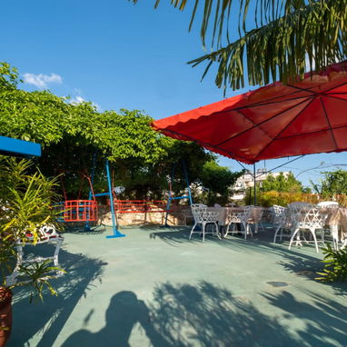 Villa de renta en el vedado! Con piscina y jacuzzi. Se deja cartera de clientes - Img 123680032